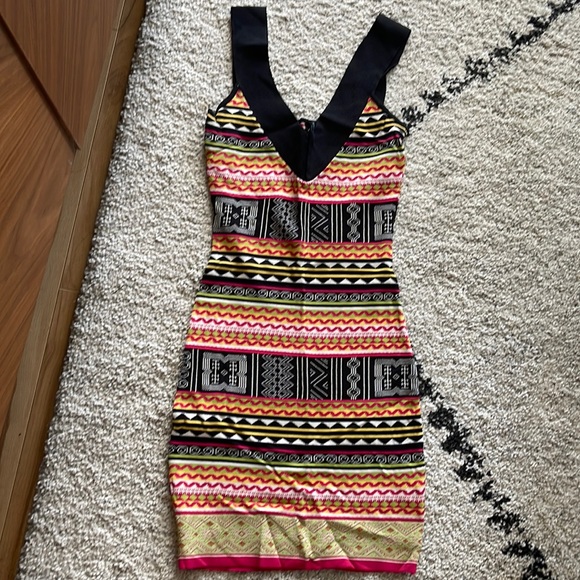 Guess by Marciano Dresses & Skirts - Guess by Marciano body con printed dress - sz XS